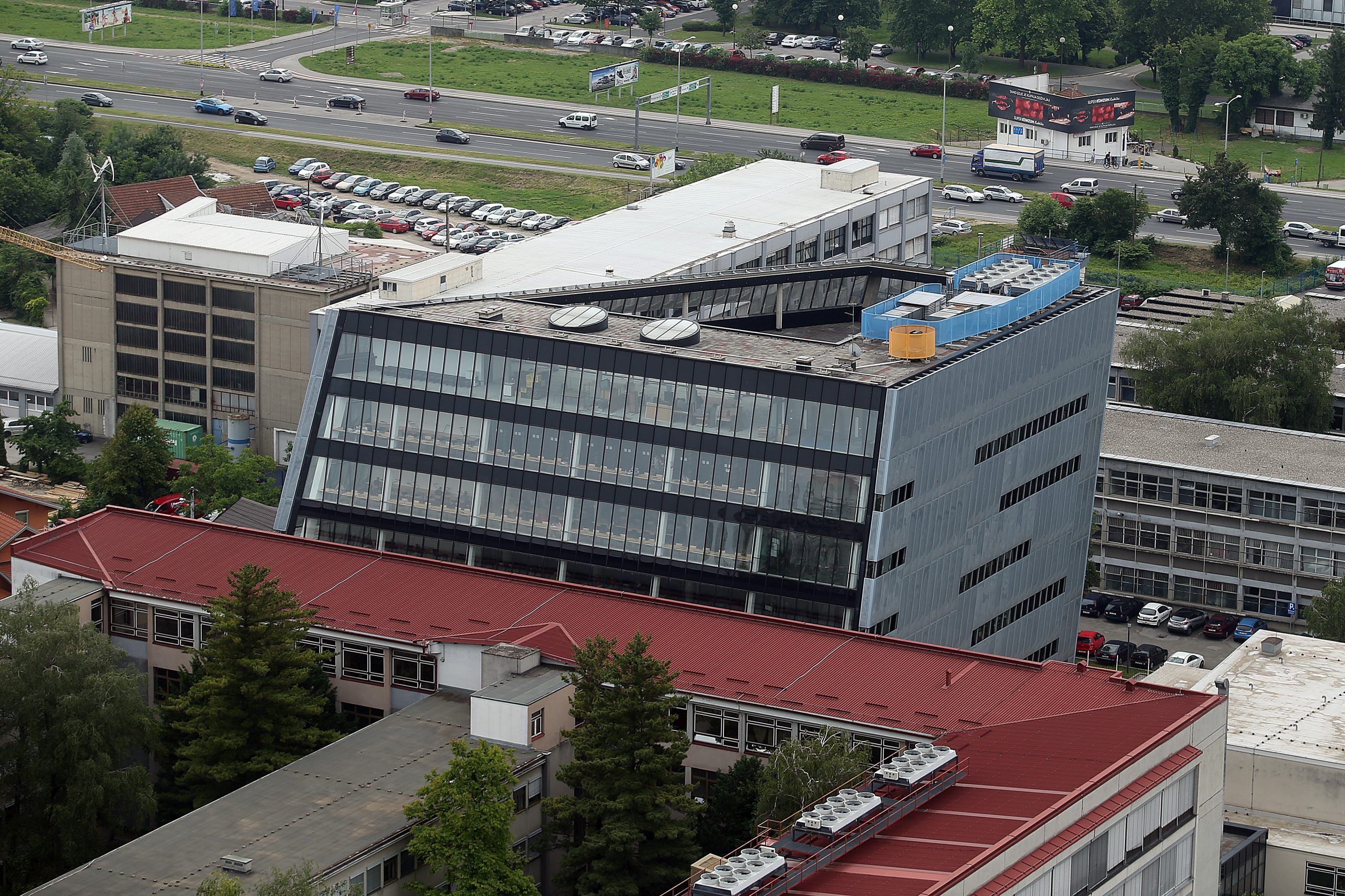 24.05.2018., Zagreb - Pogled na panoramu Zagreba sa zadnjeg kata nebodera Eurotower. Filozofski fakultet u Zagrebu, knjiznica Filozofskog fakulteta. 
Photo: Goran Stanzl/PIXSELL