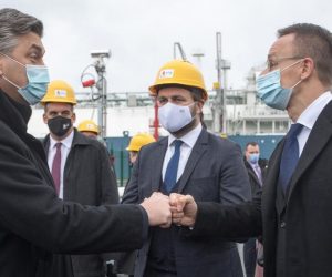 29.01.2021. Omisalj - Plutajuci LNG terminal u Omislju i spojni plinovod Zlobin – Omisalj, kojim ce ukapljeni prirodni plin (UPP/LNG) otpravljati u hrvatski transportni plinski sustav i do kupaca svecano su u petak pusteni u rad. Svecanom pusatanju u rad prisustvovali su Andrej Plenkovic, Tomislav Coric, Ivica Arar,, Hrvoje Krhen, Peter Szijjarto. Photo: Nel Pavletic/PIXSELL