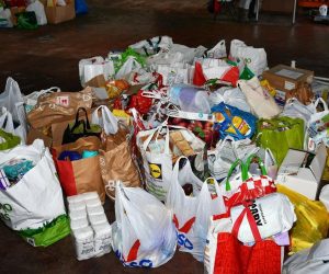 30.12.2020., Slavonski Brod - Brojni gradjani, volonteri i udruge Brodsko posavske zupanije prikupljaju nuzne potrepstine, hranu, toplu odjecu i druge donacije stanovnicima Sisacko-moslavacke zupanije koji su stradali u potresu. Stozer CZ BPZ je u suradnji s PU Brodsko-posavskom osigurao dodatna tri skladista za prihvat materijalnih dobara u bivsem migrantskom kampu na Bjelisu, a prihvat obavljaju djelatnici i volonteri Crvenog kriza Slavonski Brod.
Photo: Ivica Galovic/PIXSELL