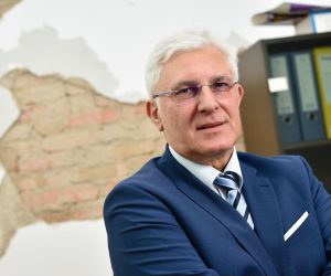 21.01.2021., Zagreb - Vladimir Čavrak, profesor na Ekonomskom fakultetu u Zagrebu. 

Photo: Saša Zinaja/NFoto