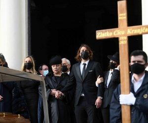 05.03.2021., Zagreb - Posljednji ispracaj  igracu i treneru GNK Dinama, velikanu hrvatskog nogometa Zlatku Kranjcaru na zagrebackom groblju Mirogoj. Zrinka Cvitesic, Niko Kranjcar, Elviar Kranjcar, Lana Kranjcar. 
Photo: Marko Lukunic/PIXSELL