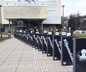 13.03.2021. Zagreb -  U ime desetak zagrebackih udruga i gradjanskih inicijativa, Zelena akcija organizirala je ispred zgrade Gradske uprave akciju kojom pokrecu kampanju Dosta je,  Izadjii na izbore

Photo: Zoe Sarlija/PIXSELL