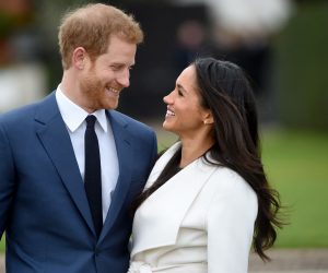 epa09023564 (FILE) - Britain's Prince Harry pose with Meghan Markle during a photocall after announcing their engagement in the Sunken Garden in Kensington Palace in London, Britain, 27 November 2017 (reissued 19 February 2021).  Buckingham Palace announced on 19 February that Harry and Meghan have confirmed to the Queen that they will not be returning as working members of the Royal Family.  EPA/FACUNDO ARRIZABALAGA *** Local Caption *** 56689949