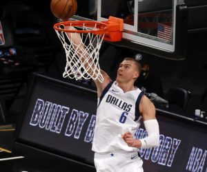 epa09041664 Dallas Mavericks center Kristaps Porzingis prepares to dunk the ball against the Brooklyn Nets during the NBA basketball game between the Dallas Mavericks and the Brooklyn Nets at the Barclays Center in Brooklyn, New York, USA, 27 February 2021.  EPA/JASON SZENES SHUTTERSTOCK OUT