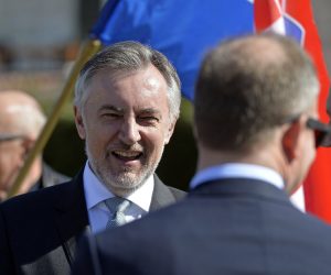 Solin, 1.03.2021 - Prestavljenje kandidata Mate Šimundica za župana Splitsko - dalmatinske županije kao kandidata Domovinskog pokreta. Na slici Miroslav Škoro.
foto HINA/ Mario STRMOTIC/ ms