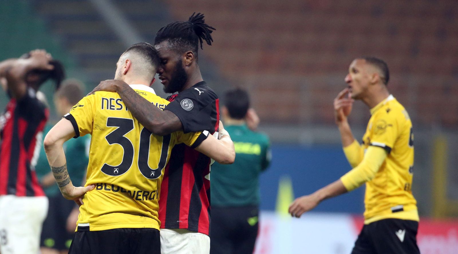 epa09050128 Udinese’s Ilija Nestorovski (L) and AC Milan’s Franck Kessie (2-L) react during the Italian Serie A soccer match between AC Milan and Udinese at Giuseppe Meazza stadium in Milan, Italy, 03 March 2021.  EPA/MATTEO BAZZI
