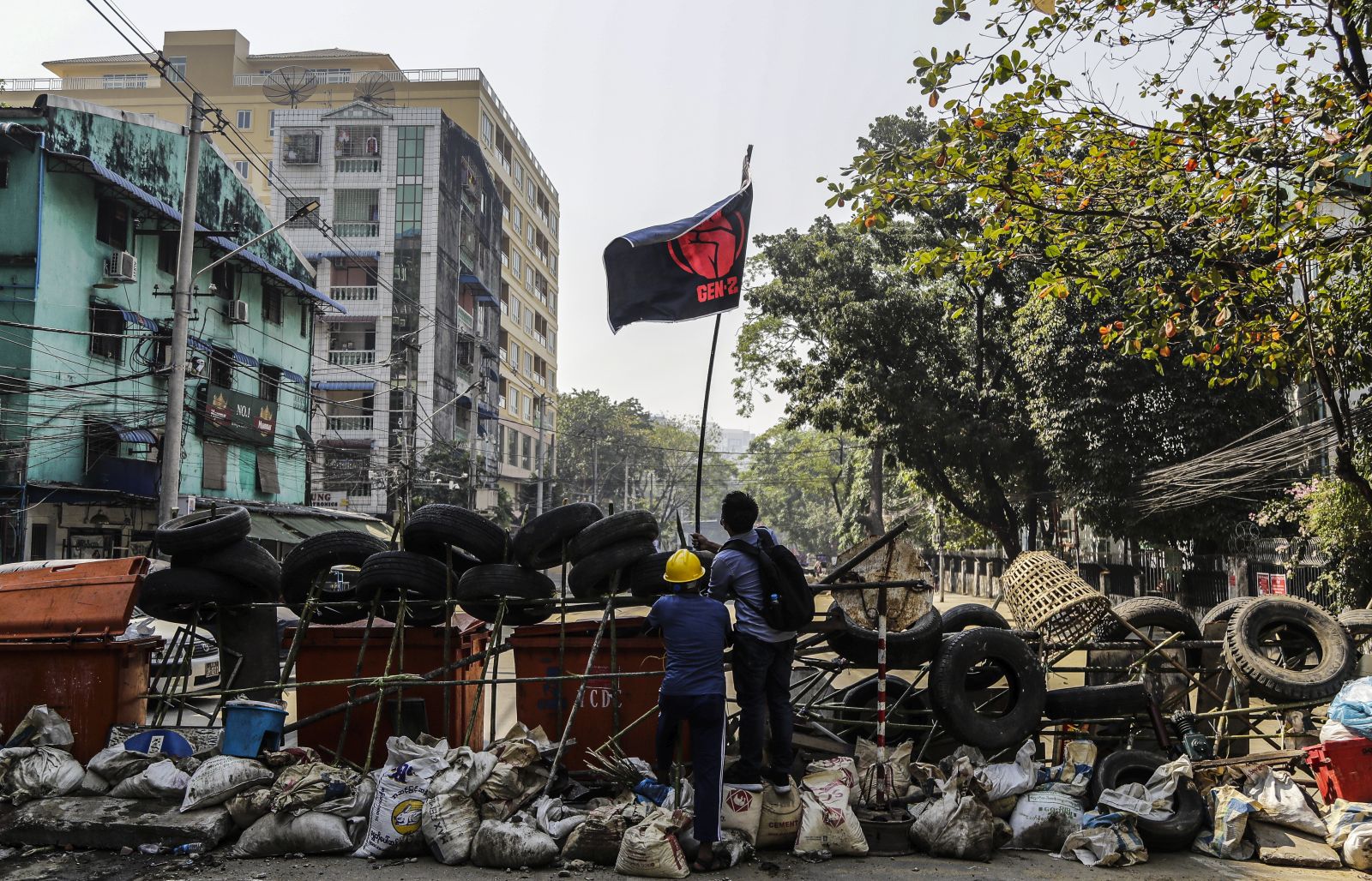 epa09055552 Demonstrators build a barrier on the street during a protest against the military coup in Yangon, Myanmar, 06 March 2021. Anti-coup protests continued despite the intensifying violent crackdowns on demonstrators by security forces. More than 50 people have died in the crackdown by security forces, since the military coup on 01 February 2021.  EPA/LYNN BO BO