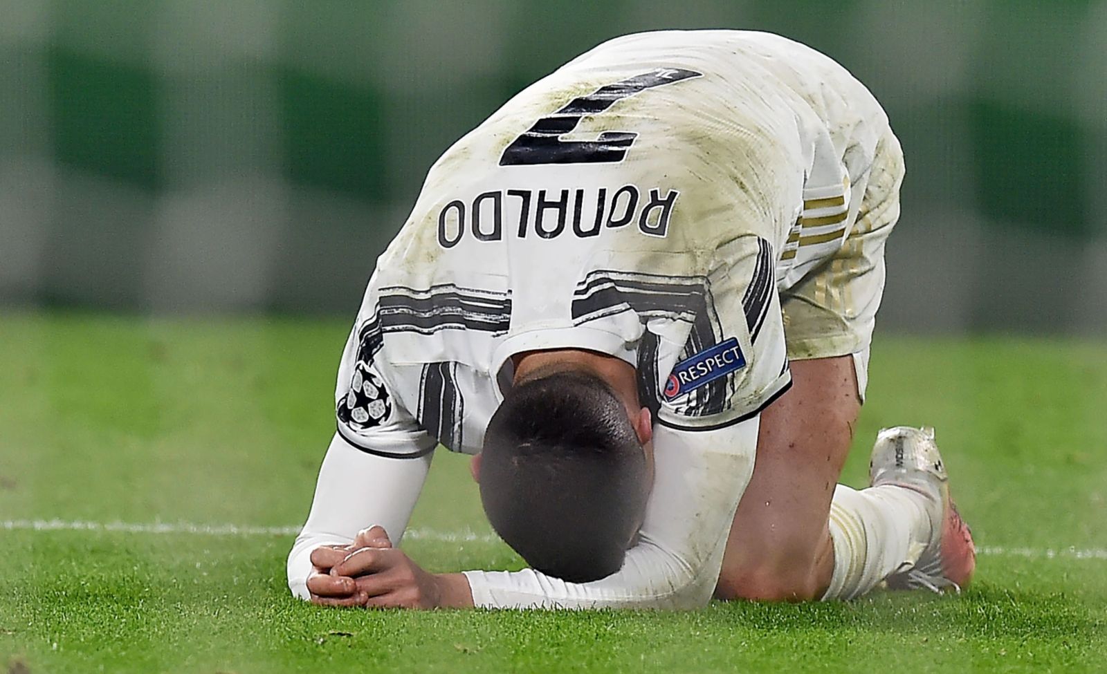 epa09064487 Cristiano Ronaldo at the end of the round of 16 Uefa Champions League soccer match Juventus FC vs FC Porto at the Allianz stadium in Turin, Italy, 09 March 2021.  EPA/ALESSANDRO DI MARCO