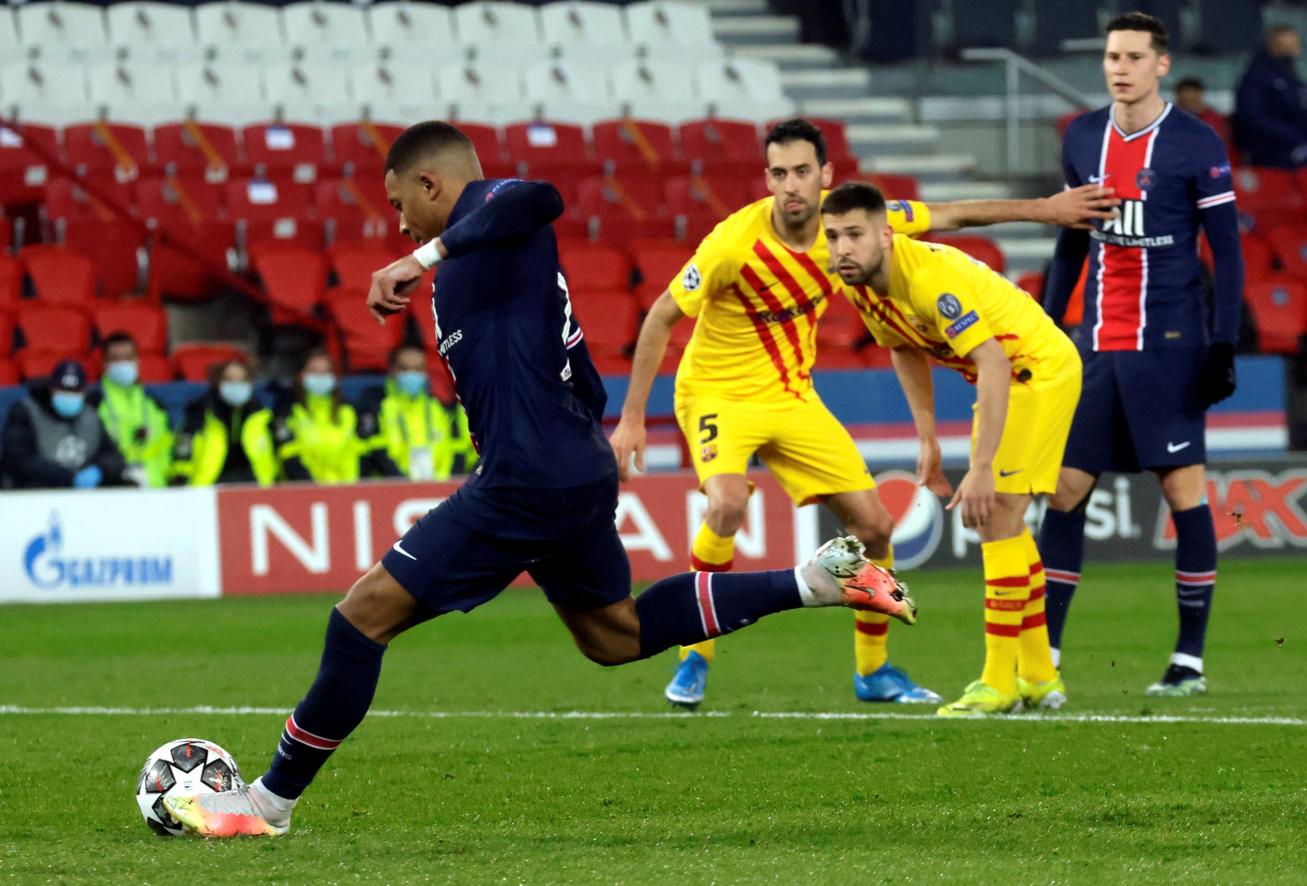 epa09066437 Paris Saint Germain's Kylian Mbappe scores the opening goal from the penaly spot during the UEFA Champions League round of 16 second leg soccer match between PSG and FC Barcelona at the Parc des Princes stadium in Paris, France, 10 March 2021.  EPA/YOAN VALAT