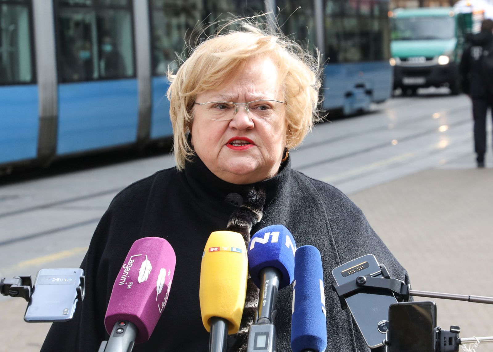 Zagreb, 22.03.2021 - Kandidatkinja za gradonačelnicu Zagreba i predsjednica GLAS-a Anka Mrak-Taritaš održala je konferenciju za novinare na temu: "Godina dana od potresa - moja vizija obnove Zagreba“. Na fotografiji Anka Mrak Taritaš.
foto HINA/ Admir BULJUBAŠIĆ/ abu