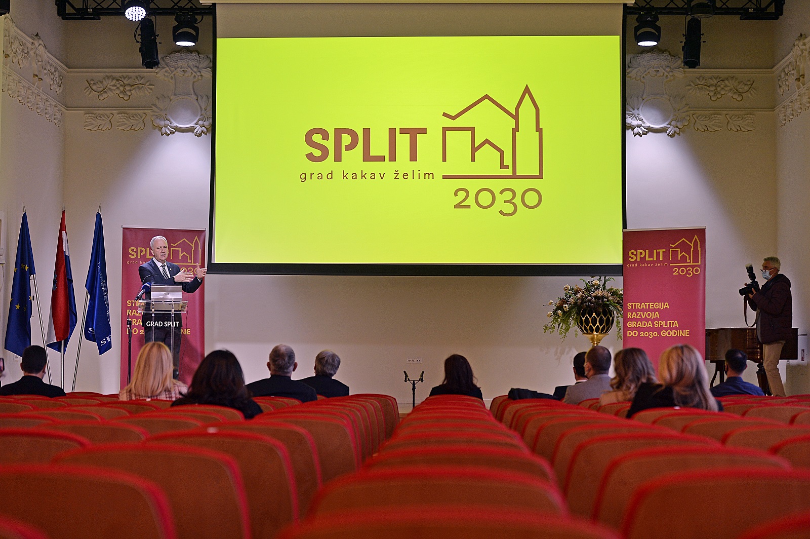 Split,22.03.2021 -  Konferencija za medije povodom uključivanja građana u proces izrade Strategije razvoja grada Splita do 2030. godine. Na slici Andro Krstulović Opara.
foto HINA/ Mario STRMOTIC/ ms