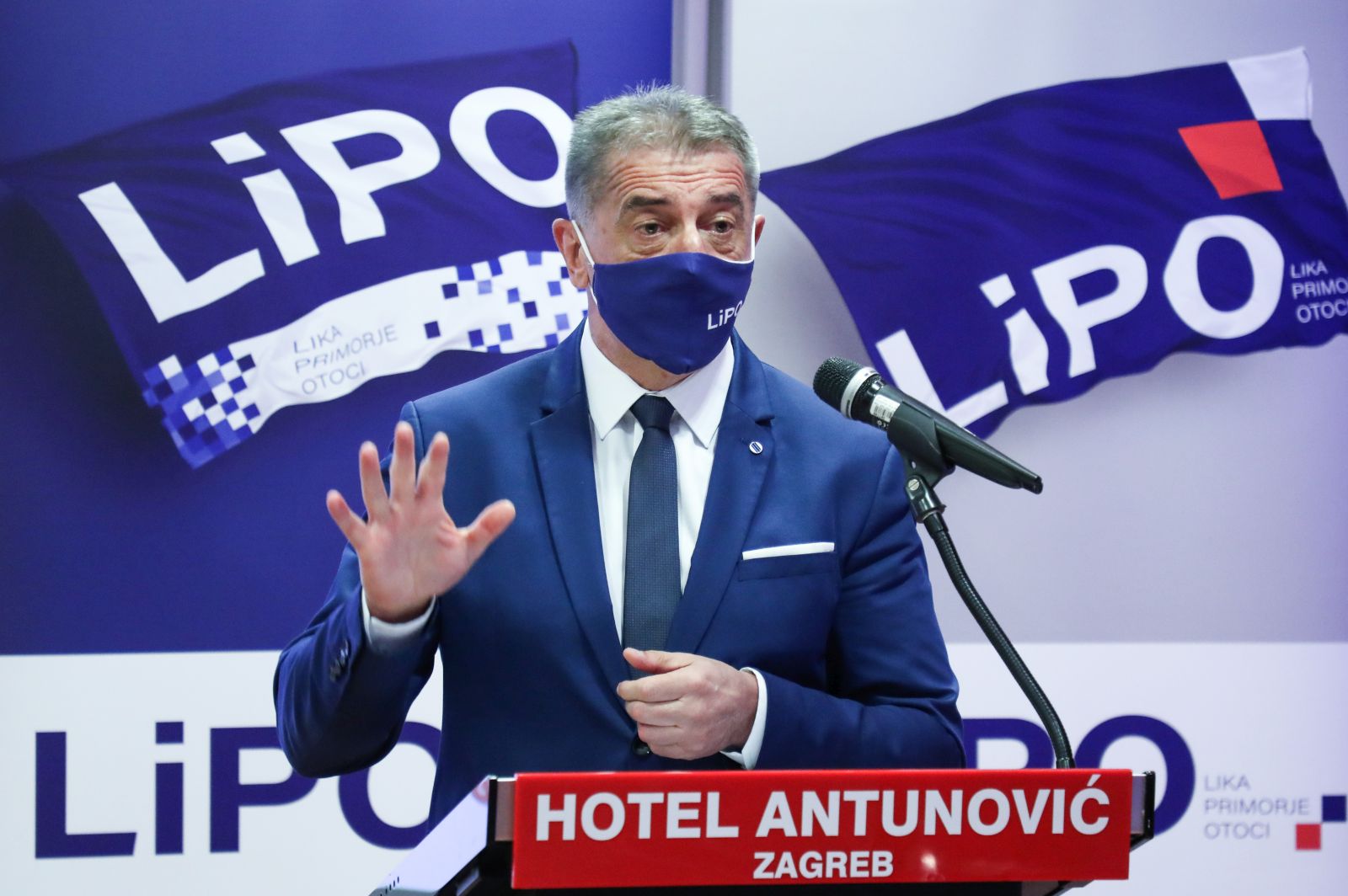 Zagreb, 23.03.2021 - Konferencija za medije predsjednika stranke LiPO Darka Milinovića i zamjenika stranke Ante Dabe na temu "Imamo vrlo važna pitanja za predsjednika Vlade Andreja Plenkovića". Na fotografiji Darko Milinović.
foto HINA/ Admir BULJUBAŠIĆ/ abu