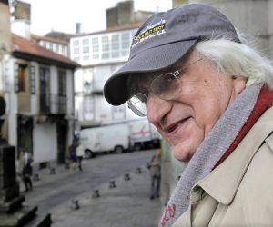 epa09096510 (FILE) French film director Bertrand Tavernier smiles outside Santiago de Compostela University's History College in Santiago de Compostela town, northwestern Spain, 04 November 2011 (reissued 25 March 2021). According to his entourage, Bertrand Tavernier has died aged 79 on 25 March 2021.  EPA/LAVANDEIRA *** Local Caption *** 50104067