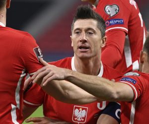 epa09097900 Robert Lewandowski (C) of Poland celebrates with team-mates after scoring the 3-3 goal during the FIFA World Cup 2022 qualifying soccer match between Hungary and Poland in the Puskas Ferenc Arena in Budapest, Hungary, 25 March 2021.  EPA/Zsolt Szigetvary HUNGARY OUT