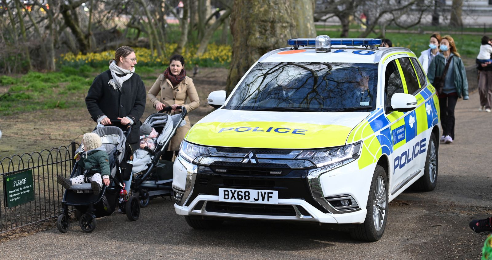 epa09100767 A police vehicle drives through St. James's Park in London, Britain, 27 March 2021. The UK is set to begin its first phase of easing lockdown restrictions from 29 March. The rule of six will apply again for people meeting in parks and private gardens. The UK has been marking a year since lockdown restrictions began on 23 March 2021.  EPA/ANDY RAIN