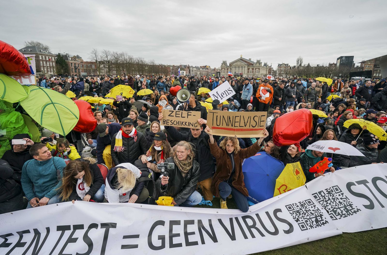 epa09103000 People take part in a so-called coffee drink campaign against the coronavirus measures on the Museumplein in Amsterdam, the Netherlands, 28 March 2021.  EPA/JEROEN JUMELET