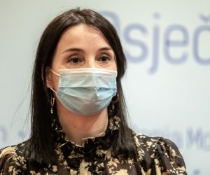 01.03.2021.,Osijek - Ministrica poljoprivrede Marija Vuckovic urucila je 10 ugovora o financiranju lokalnih projekata iz Mjere 4 i Mjere 6 PRR-a u ukupnoj vrijednosti ugovorene potpore vecoj od 41 milijun kuna. Photo: Davor Javorovic/PIXSELL