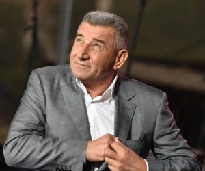 04.08.2020., Knin - Predsjednik RH Zoran Milanovic na kninskoj tvrdjavi odlikovao generale iz Vojno-redarstvene akcije Oluja. Ante Gotovina.
Photo: Hrvoje Jelavic/PIXSELL