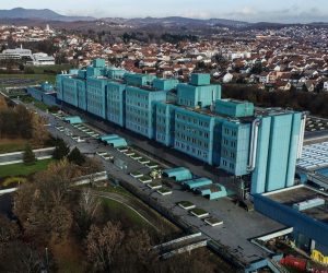 07.12.2020., Zagreb - Pogled iz zraka na KB Dubrava u vrijeme pandemije COVID-19 virusa s postavljenim vojnim satorima ispred bolnice za pacijente. Photo: Igor Soban/PIXSELL