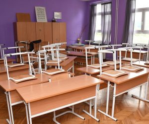 05.08.2020., Caglin - Olujno nevrijeme koje je jucer poslije podne zahvatilo podrucje Caglina odnijelo je krov Osnovne skole Stjepana Radica. Kompletno kroviste jak vjetar je otkinuo, podigao i prebacio na obliznje skolsko igraliste. Na skolu kao da je pala bomba. Materijalna steta je velika jer se voda u ucionice cijedi sa stropova na katu nakon jake kise koja je padala u vise navrata. Vatrogasci su intervenirali cijelu noc i spasavali skolski inventar. Hodnici i skolske prostorije puni su vode, a stradale su knjiznica i nova informaticka ucionica..
Photo: Ivica Galovic/PIXSELL