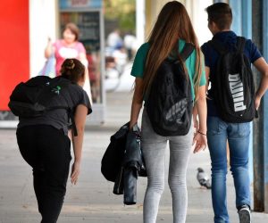 Slavonskobrodski gimnazijalci na putu do škole 05.09.2018. Slavonski Brod,  Slavonskobrodski gimnazijalci na putu do skole.
Photo: Ivica Galovic/ PIXSELL
