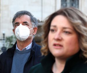 06.03.2021.,Sibenik-Milorad Pupovac,predsjednik SNV-a i Anja Simpraga,saborska zastupnica i Ognjen Vukmirovic,dozupan posjetili su u Sibeniku crkvu sv Spasa u koju je nocas provaljeno.
Photo: Dusko Jaramaz/PIXSELL