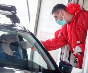 08.03.2021., Sarajevo, Bosna i Hercegovina - Drive-in testiranje u Sarajevu. U posljednih nekoliko dana povecan je broj pozitivnih na virus Covid-19, a vlasti upozoravaju na mogucnost novog lockdowna-
Photo: Armin Durgut/PIXSELL