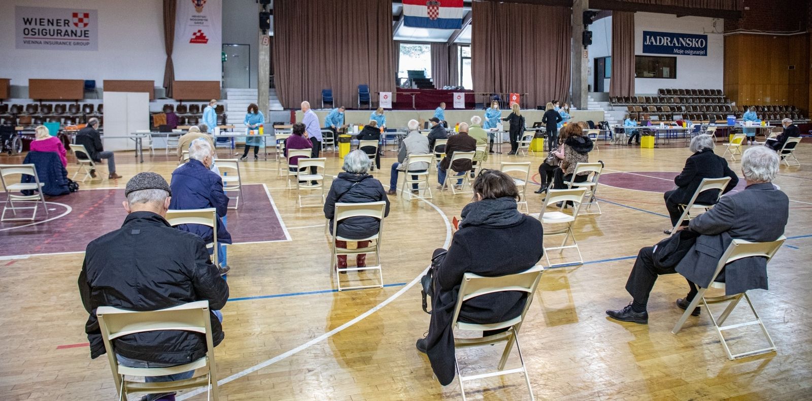 08.03.2021., Sportska dvorana u Gospinom polju, Dubrovnik - Organizirano cijepljenje za prioritetne skupine u sportskoj dvorani u Gospinom polju.
Photo: Grgo Jelavic/PIXSELL