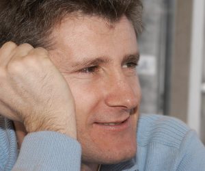 18.03.2005., Zagreb - Davor Suker je 1998. godine na SP u Francuskoj sa 6 golova u 7 utakmica odveo svoju zemlju do 3. mjesta u svijetu, dok je sam dobio nagrade-Zlatna kopacka koja se dodijeljuje najboljim strijelcima Svjetskog prvenstva, Srebrnu loptu za drugog najboljeg igraca SP i Broncani trofej FIFA za trece mjesto u izboru igraca sezone prema glasovanju izbornika svih svjetskih reprezentacija. Te je godine dobitnik Drzavne nagrade za sport 'Franjo Bucar', kao pojedinac i kao clan stozera reprezentacije. Nakon okoncanja karijere osnovao je akademiju Davor Suker Soccer Academy u Zagrebu. Suker u caffe baru Dino na Sigecici. 
Photo:  Marko Lukunic/Vecernji list