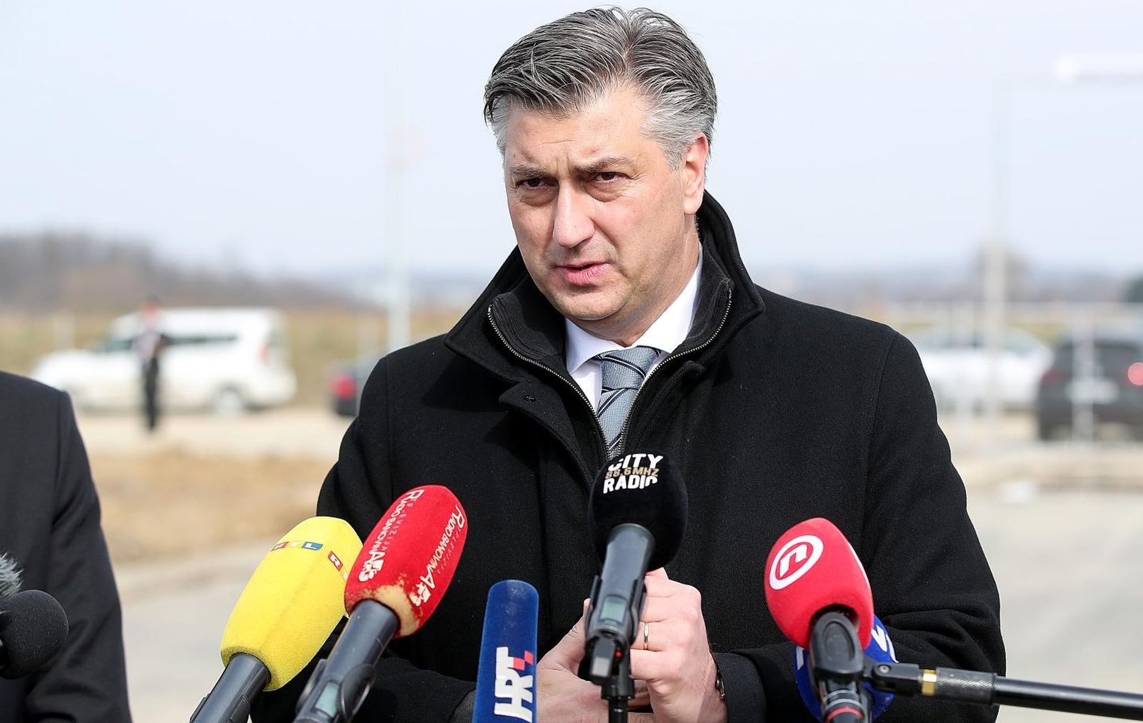 09.03.2021., Ivanic-Grad - Predsjednik Vlade Andrej Plenkovic, u pratnji zupana Stjepana Kozica i ministrice Marije Vuckovic posjetio je novu farmu kokosi nesilica Lukac d.o.o. u Derezanima. Marijan Lukac sa suprugom Marijom upoznao je premijera sa svojom obiteljskom firmom i proveo ga kroz pogon. 
Photo: Goran Stanzl/PIXSELL