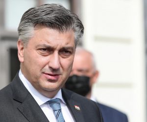 9.3.2021., Ivanic-Grad - Predsjednik Vlade Andrej Plenkovic sastao se s gradonacelnikom Grada Ivanic-Grada , Javorom Bojanom Lesom i zupanom Zagrebacke zupanije Stjepanom Kozicem, u zgradi Gradske uprave. 
Photo: Goran Stanzl/PIXSELL