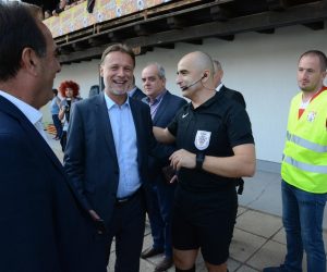 Bjelovar: Od aktivnog suđenja oprašta se sudac Bruno Marić 09.10.2018., Bjelovar, Gradski stadion - Na Gradskom stadionu odigrana je svecana utakmica izmedju NK Bjelovar i hrvatske nogometne reprezentacije povodom 110. obljetnice osnutka kluba. To je privuklo brojne navijace. Gordan Jandrokovic, predsjednik Sabora RH dosao na utakmicu. Od aktivnog sudjenja oprasta se Bruno Maric.  
Photo: Damir Spehar/PIXSELL