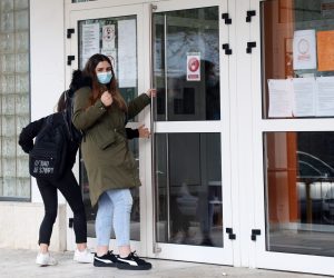 10.12.2020.,Sibenik-Odlukom stozera civilne zastite Sibensko-kninske zupanije nastava za srednjoskolce od ponedjeljka prelazi na online skolu, skolu na daljinu. 
Photo: Dusko Jaramaz/PIXSELL
