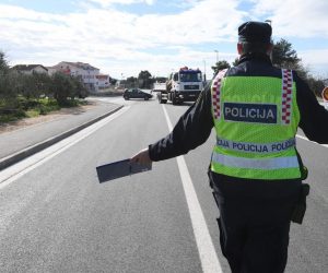 11.02.2021., Brodarica - Policijska akcija ROADPOL pojacani nadzor teretnih vozila i autobusa provodi se na nivou Europske unije. Policijska akcija traje i na sibenskom podrucju.
Photo: Hrvoje Jelavic/PIXSELL