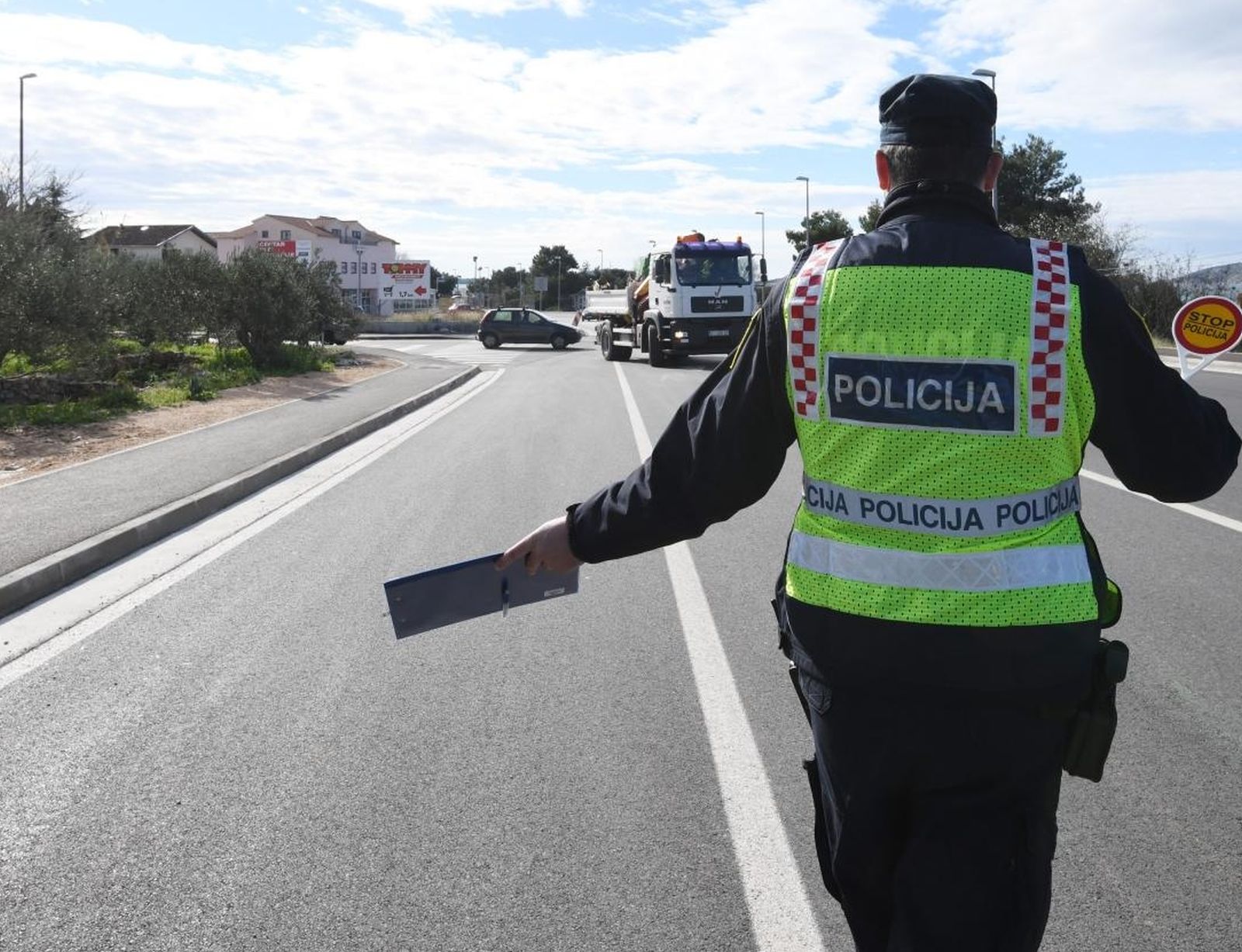 11.02.2021., Brodarica - Policijska akcija ROADPOL pojacani nadzor teretnih vozila i autobusa provodi se na nivou Europske unije. Policijska akcija traje i na sibenskom podrucju.
Photo: Hrvoje Jelavic/PIXSELL