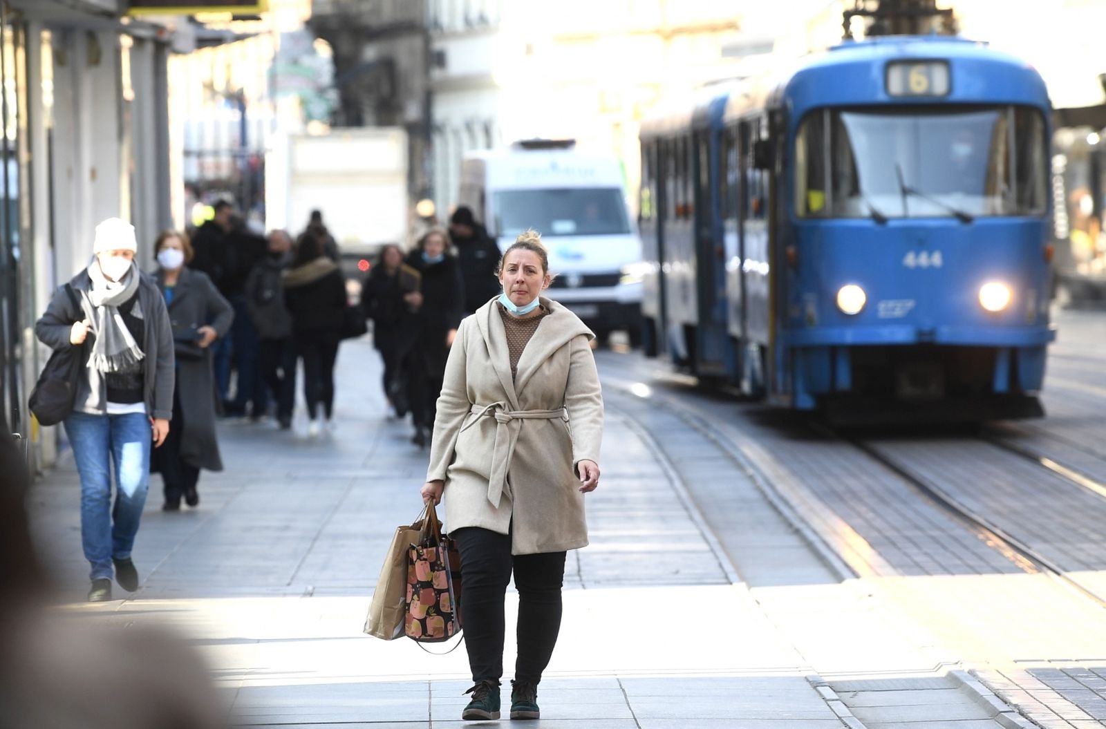 11.03.2021., Zagreb - S toplijim vremenom gradjani sve manje nose maske dok brojevi zarazenih od koronavirusa rastu,   Hrvatska ulazi u treci val pandemije. 

Photo: Marko Lukunic/PIXSELL