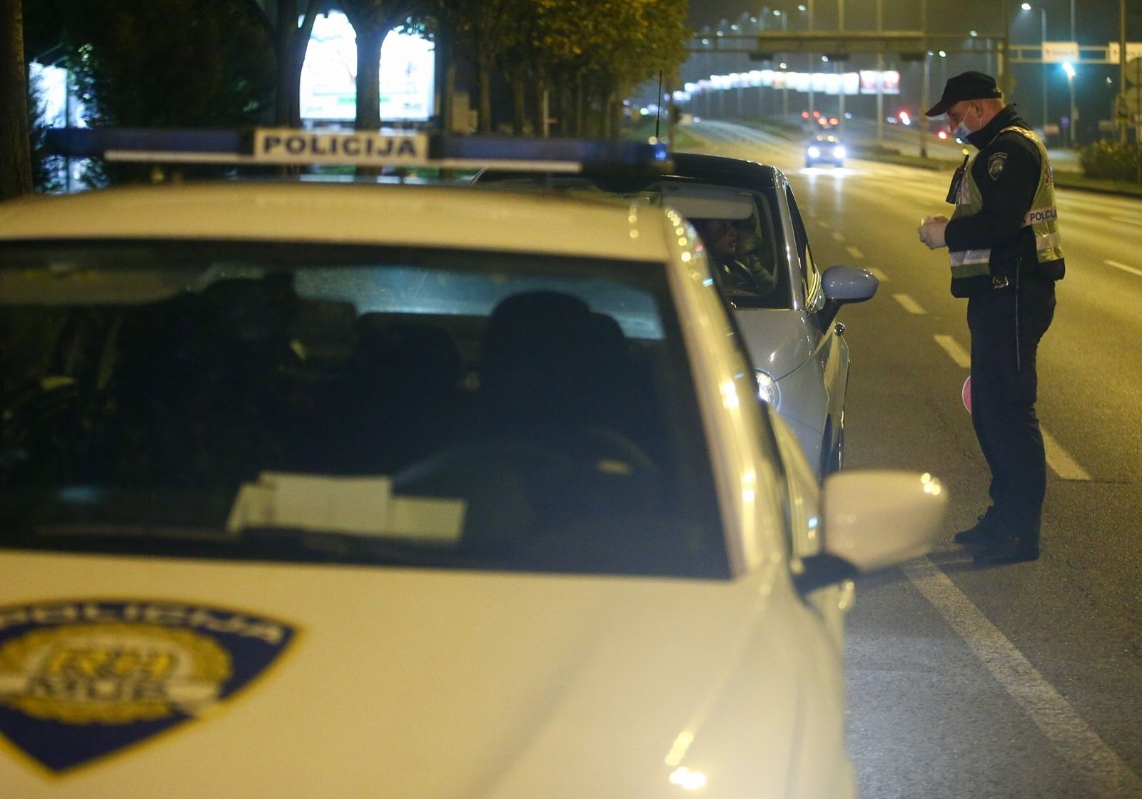 11.11.2020., Zagreb -  Policija zaustavlja i provjerava vozace povodom Martinja.
Photo: Matija Habljak/PIXSELL