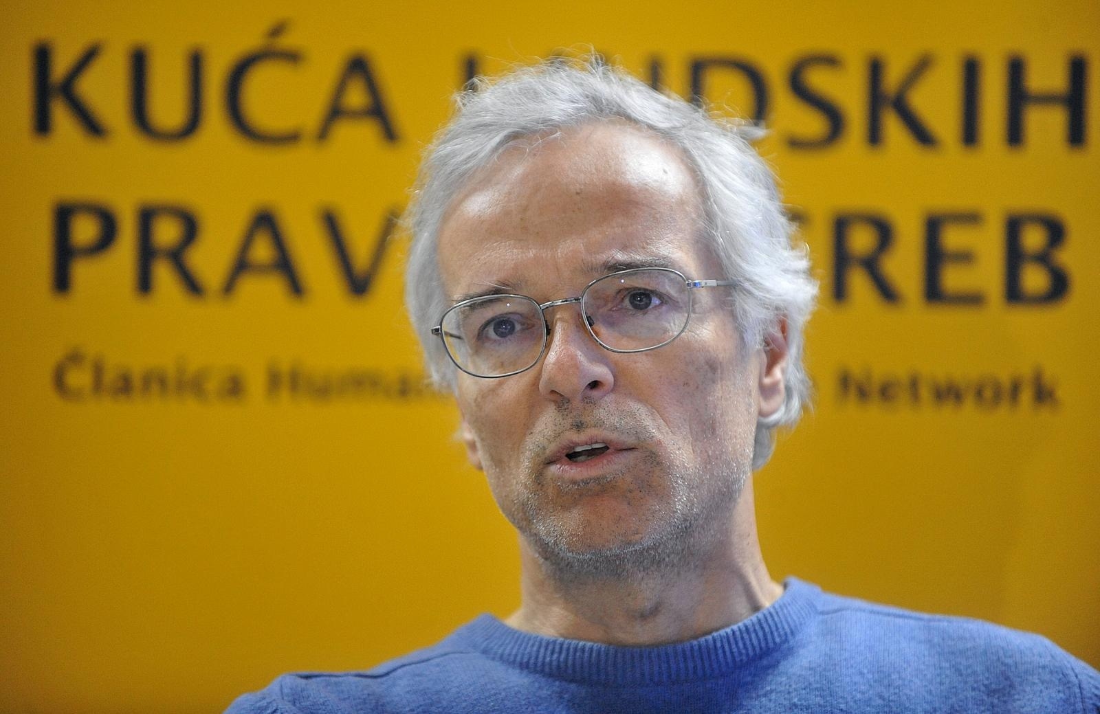 13.12.2011., Kuca ljudskih prava, Selska cesta 112 c, Zagreb - Novinska konferencija Toncija Majica aktivista Dalmatinskog komiteta koji je jucer prisilno odveden na Psihijatriju temeljem sudske odluke da se nad njim izvrsi psihijatrijsko vjestacenje, zbog toga sto vec neko vrijeme na predsjednikovu adresu salje rasparanu hrvatsku zastavu. Majic zastavu salje zbog procesa vezanog za prometnu nesrecu kojeg hrvatsko pravosudje nije sposobno rijesiti vec 30 godina. 
Photo: Goran Stanzl/PIXSELL