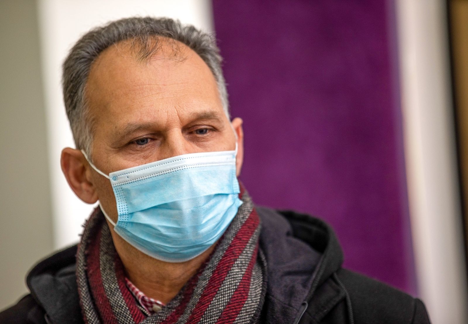 12.02.2021., Pula - U dnevnom boravku Drustvenog centra Rojc otvorena je sekcije romske community knjiznice "ROJCbook". Sekcija knjiznice otvorena je donacijom knjiga Saveza Roma u Republici Hrvatskoj "Kali Sara". Donirano je 350 knjiga od toga bar stotinjak na romskom jeziku. Veljko Kajtazi - saborski zastupnik Photo: Srecko Niketic/PIXSELL