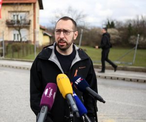 12.03.2021,Zagreb - Zagreb je nas! i Mozemo! konferencija za medije  Tema konferencije problemi su naselja Sveta Klara i Podbrezje.  Na konferenciji za medije govorili su Tomislav Tomasevic, zastupnik u Gradskoj skupstini i kandidat za gradonacelnika Zagreba,Tomislav Vukoja, vijecnik u Mjesnom odboru Siget.
Photo: Zeljko Hladika/PIXSELL