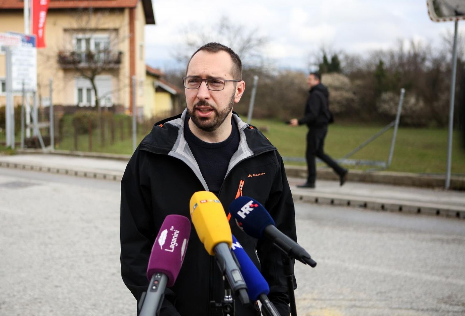12.03.2021,Zagreb - Zagreb je nas! i Mozemo! konferencija za medije  Tema konferencije problemi su naselja Sveta Klara i Podbrezje.  Na konferenciji za medije govorili su Tomislav Tomasevic, zastupnik u Gradskoj skupstini i kandidat za gradonacelnika Zagreba,Tomislav Vukoja, vijecnik u Mjesnom odboru Siget.
Photo: Zeljko Hladika/PIXSELL