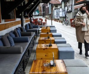 13.11.2020., Sarajevo, Bosna i Hercegovina - Terase kafica i restorana u Sarajevu su prazne zbog hladnijeg vremena i nedostatka turista zbog pandemije virusa covid-19. Photo: Armin Durgut/PIXSELL