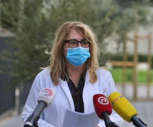 13.11.2020., Split - Ispred zgrade Nastavnog zavoda za javno zdravstvo Splitsko-dalmatinske zupanije medijima se obratila ravnateljica splitskog Nastavnog zavoda za javno zdravstvo prim.dr.sc. Zeljka Karin. Photo: Ivo Cagalj/PIXSELL