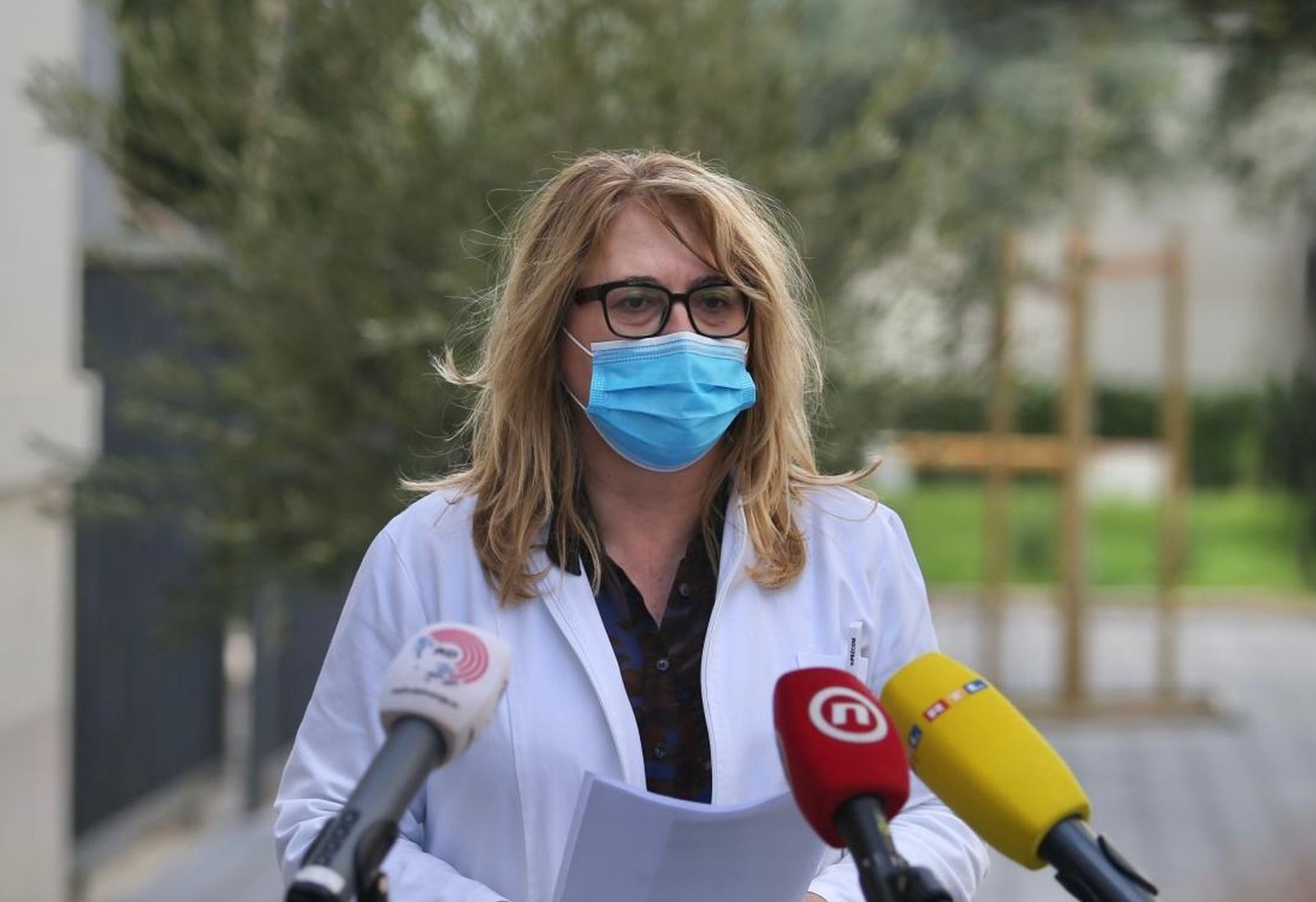 13.11.2020., Split - Ispred zgrade Nastavnog zavoda za javno zdravstvo Splitsko-dalmatinske zupanije medijima se obratila ravnateljica splitskog Nastavnog zavoda za javno zdravstvo prim.dr.sc. Zeljka Karin. Photo: Ivo Cagalj/PIXSELL