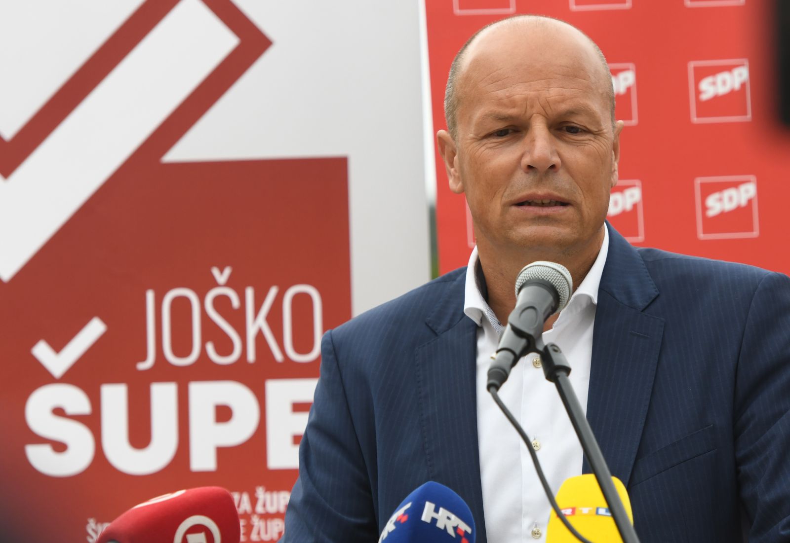 14.03.2021., Sibenik - Predstavljanje kandidata za zupana Sibensko - kninske zupanije iz redova SDP-a Joska Supe. Na tiskovnoj konferenciji prisustvovali su i prvi predsjenik SDP-a Pedja Grbin te europarlamentarac Nino Picula.
Photo: Hrvoje Jelavic/PIXSELL