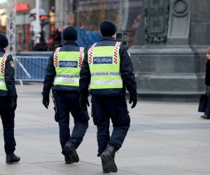 Zagreb: Za vrijeme Adventa povećan je broj policajaca na gradskim ulicama 14.12.2018., Zagreb - Vec od ranog jutra primjetan je pojacan angazman policije na ulicama Zagreba tijekom Adventa. Temeljna, prometna, interventna policija te policajci u civilu brinu se da najmasovnije dogadjanje u gradu prodje bez problema. Photo: Patrik Macek/PIXSELL