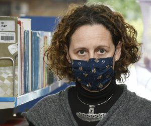 15.03.2021., Sisak - Novi prostor Djecjeg odjela sisacke knjiznice u Ulici Ante Starcevica 20 obisla je ministrica kulture i medija Nina Obuljen Korzinek i gradonacelnica Siska Kristina Ikic Banicek zajedno s ravnateljicom Narodne knjiznice i citaonice Vlado Gotovac Sisak Dubravkom Surlan.Nina Obuljen Korzinek.
Photo: Nikola Cutuk/PIXSELL