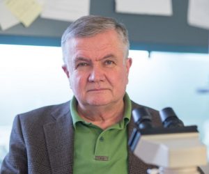15.12.2016., Rijeka - Profesor Stipan Jonjic u histoloskom laboratoriju Medicinskog fakulteta u Rijeci. 
Photo: Nel Pavletic/PIXSELL