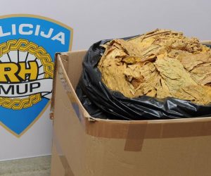 16.02.2015., Zadar - Zadarska policija razbila veliki lanac krijumcarenja duhana. Zaplijenjeno je vise od 9 tona duhana vrijednosti oko tri miljuna kuna. Rijec je o dosad najvecoj zaplijeni duhana u Hrvatskoj.
Photo: Hrvoje Jelavic/PIXSELL