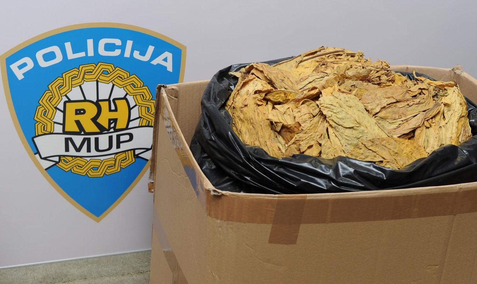 16.02.2015., Zadar - Zadarska policija razbila veliki lanac krijumcarenja duhana. Zaplijenjeno je vise od 9 tona duhana vrijednosti oko tri miljuna kuna. Rijec je o dosad najvecoj zaplijeni duhana u Hrvatskoj.
Photo: Hrvoje Jelavic/PIXSELL